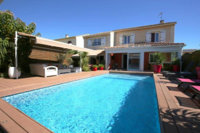 Отель La Villa Léa  Юзес